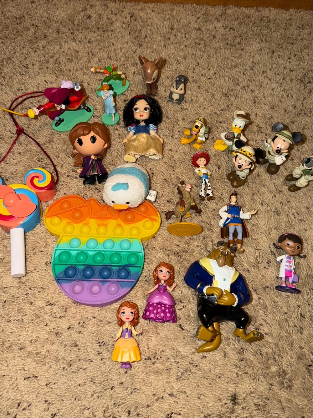 Disney Toys. Disney Character Figurines. Mini Fan. Minnie Mouse Fidget Toy.